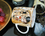 Kubek w puszce - G. Klimt, Pocałunek, kremowe tło (CARMANI)