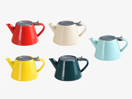 Ceramic kettle with infuser